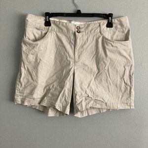 Dockers Women’s Cream Short Outdoors Size 14 Cotton